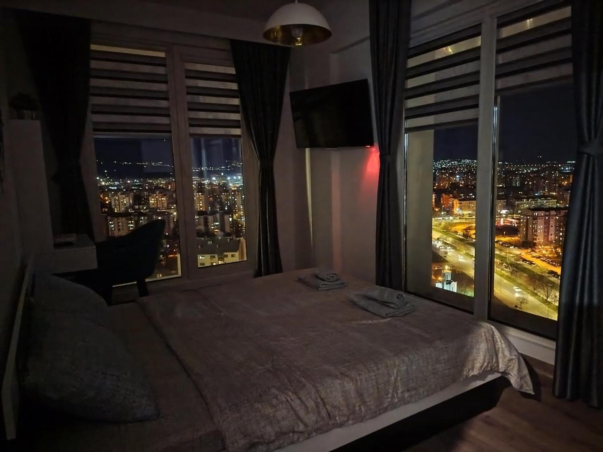18Th & 16H Floor Secure Luxury Condos With Pool & Fitness Included In Price Escópia Exterior foto